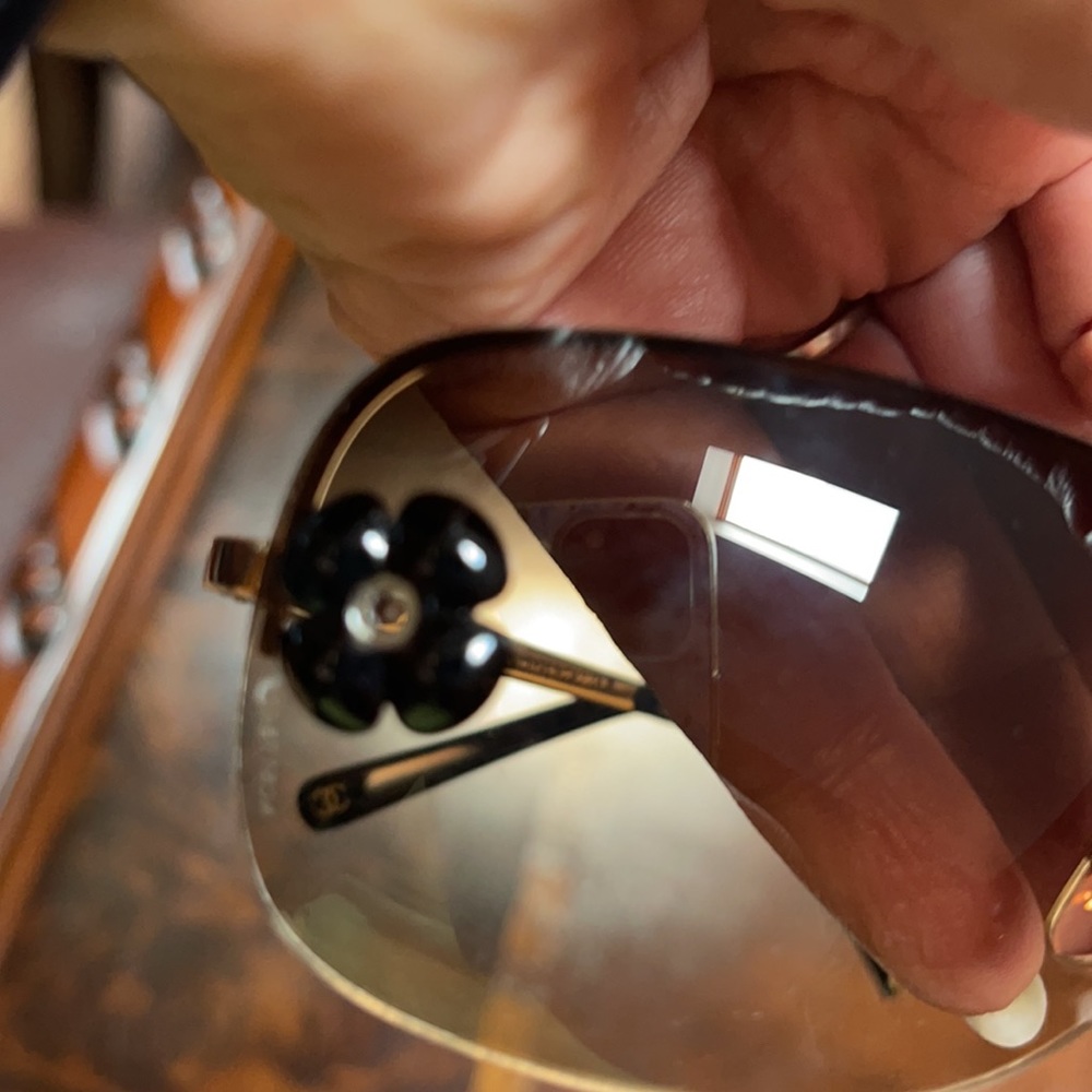 ❤️❤️SOLD❤️❤️Chanel Vintage Camelia Sunglasses - Picture 3 of 7